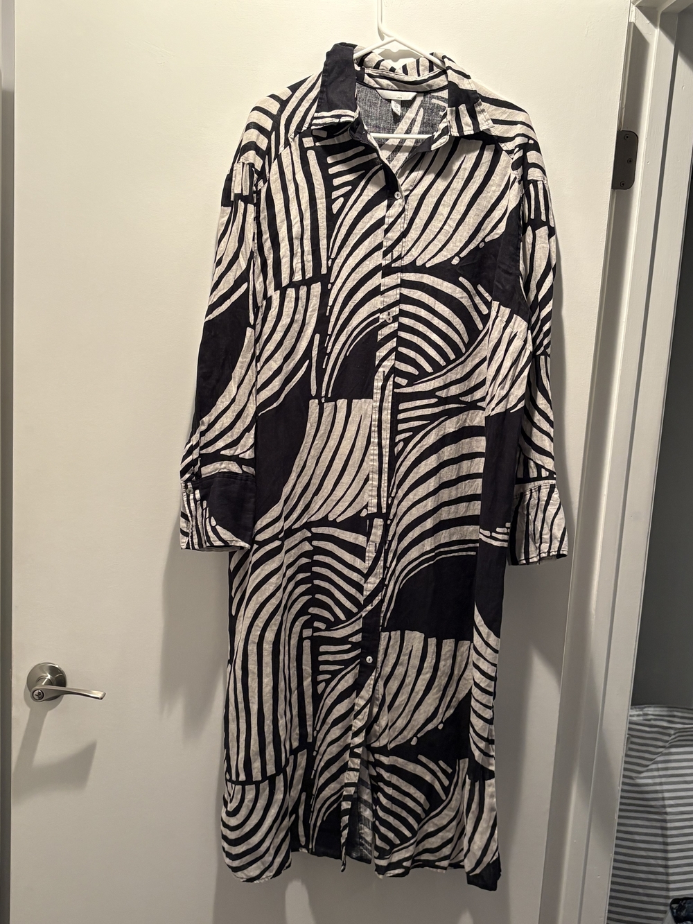 H&M Black and White Graphic Long Button-Down Shirt Dress Linen